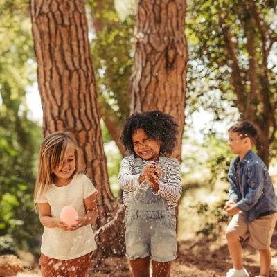 Jeu de balle au menton pour aimations enfants