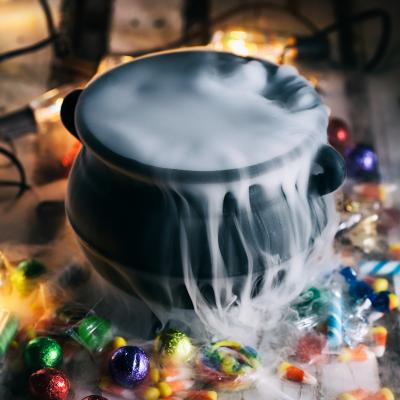 Jeu de la marmite visqueuse est un jeu d'halloween pour faire frémir les enfants et s'amuser à Halloween.