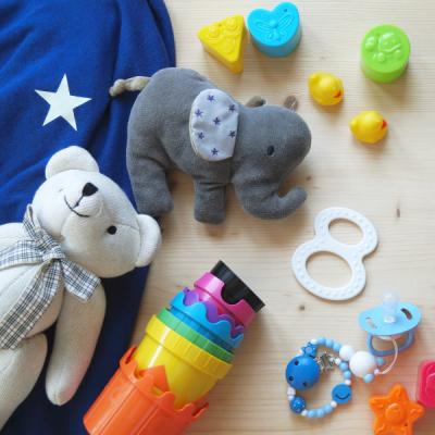 Eveil et jeux : Apprendre à votre bébé, dès son plus jeune age, ce qui lui est nécessaire pour se construire et mener une vie d'homme adulte et responsable.... Tout cet apprentissage comme avec l'&am