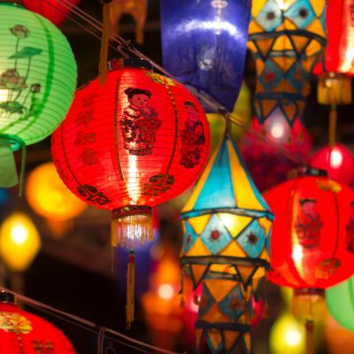 Le jour des lanternes fin du Nouvel an chinois. Le quinzième jour s'appelle le "jour des lanternes ", il marque la fin des festivités du nouvel an chinois. Le jour des lanternes est la fête de la lumi