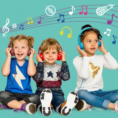 La fête de la musique n'est pas réservée aux adultes et aux ados, les jeunes enfants peuvent aussi y participer en famille ou avec leurs parents.  Certes les concerts proposés le jour de la fête de la
