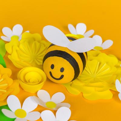 Une activité de printemps qui vous permettra de créer une  jolie libellule en perles et chenilles. Elles sont vraiment jolies avec toutes leurs couleurs et leurs petits yeux mobiles ! Les enfants ador