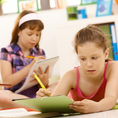 Le jeu du baccalauréat est un jeu de réflexion et de rapidité. Un jeu très populaire et facile à organiser. Il faut trouver un maximum de mots qui commence par la lettre désignée. Un jeu idéal pour un