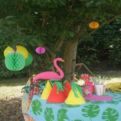 Activité de bricolage enfants pour réaliser un buffet d'anniversaire tropical
