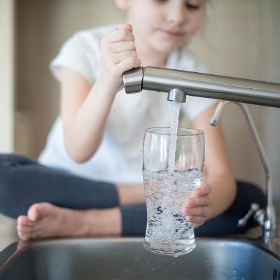 Quelques équipements simples permettent de réaliser des économies d'eau. Il existe des équipements et des appareils électroménagers simples et pas trop coûteux permettant de r&amp