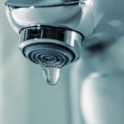 Quelques équipements simples permettent de réaliser des économies d'eau. Il existe des équipements et des appareils électroménagers simples et pas trop coûteux permettant de r&amp