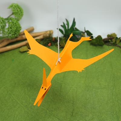 Voici les étapes de fabrication de la marionnette dinosaure qui vous permettra de réaliser un ptérodactyle qui volera tout autour de votre enfant. C'est une activité rapide parfaite à faire pour un je