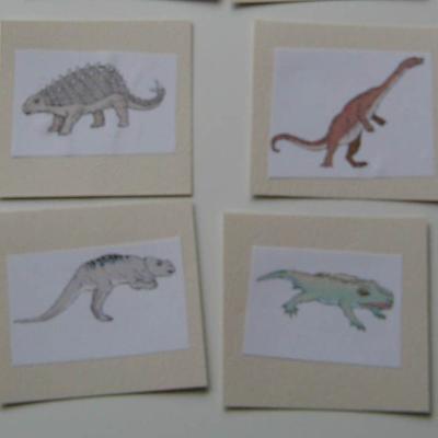 Activité de bricolage pour réaliser une memory sur les dinosaures. Fiche pratique pour aider un enfant à réaliser une memory sur les dinosaures