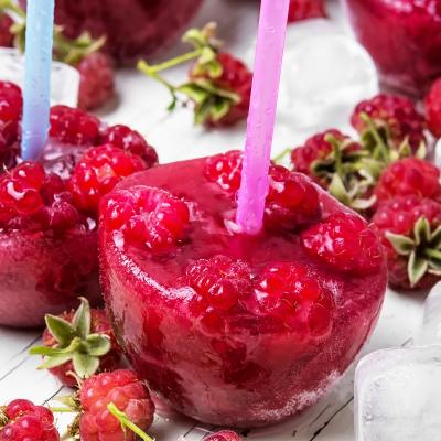 Des mini sucettes à sucer pour se rafraichir quand on a trop chaud. Les sucettes glacées sont une autre façon de déguster les petits suisses aux fruits. Transformer ses petits suisses préfé