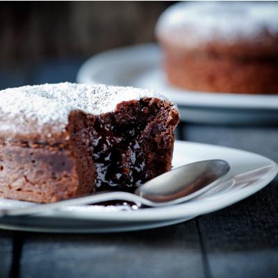 Moelleux au chocolat : une idée de recette pour réaliser un vrai gâteau moelleux au chocolat qui ravira les papilles de tous les mateurs de chocolat.