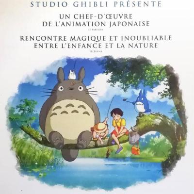 Deux petites filles viennent s'installer avec leur père dans une grande maison à la campagne afin de se rapprocher de l'hôpital ou séjourne leur mère. Elles vont découvrir l'existence de créatures mer