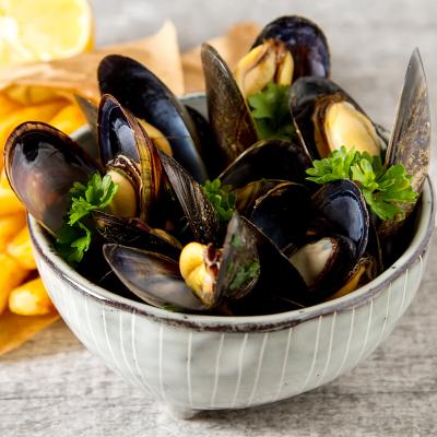 La recette la plus traditionnelle pour cuire les moules : les moules à la marinière. La recette est facile et simple à faire, la recette légère et pourtant goûteuse fait des moules mariniere