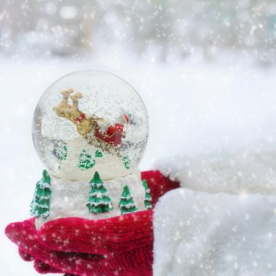 Et s'il était bon pour notre moral de renouer avec les Noel magiques de notre enfance ? Croire au Père Noël, croire que tout est possible (par certain mais possible) par ce que cette nuit de Noel est 