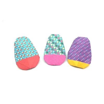 Découvrez comment réaliser un oeuf de Pâques en origami en suivant ce pas-à-pas détaillé. Une activité parfaite pour fêter Pâques.