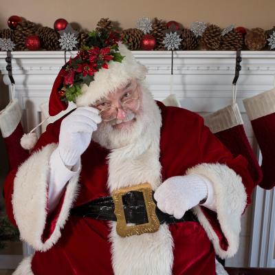 Qui ne sait jamais posé cette question ? Dans notre enfance, nous rêvions de la maison du Père Noël, de son chalet en bois entouré d'immenses...