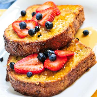 Pain perdu avec des  fruits surgelés