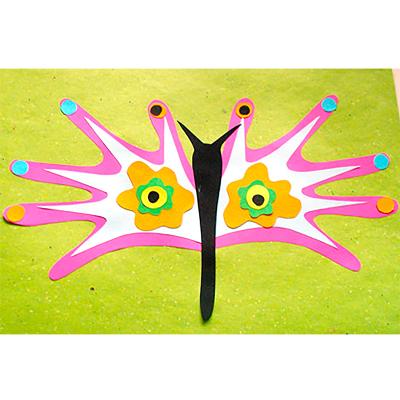 papillon main d'enfant