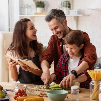 parent - mot du glossaire Tête à modeler. Définition et activités associées au mot parent.