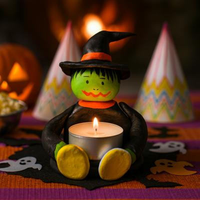 Modeler un photophore sorcière en pâte à sel avec les enfants ! Une idée en pâte à sel pour Halloween.