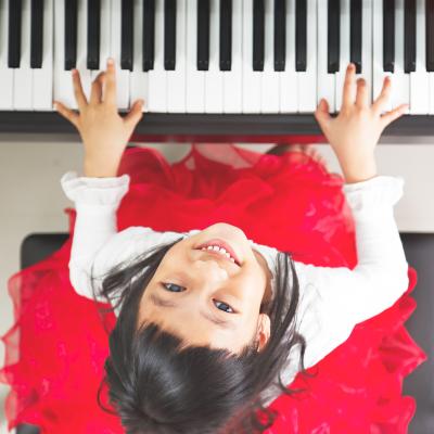 piano - mot du glossaire Tête à modeler. Définition et activités associées au mot piano.