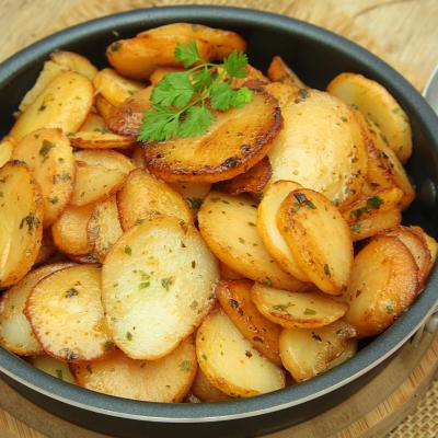 La recette des pommes salardaises est un classique de la cuisine régionale. Les pommes salardaises se cuisinent en principe à la graisse de canard ou au saindoux (graisse de porc) mais dans l'alimenta