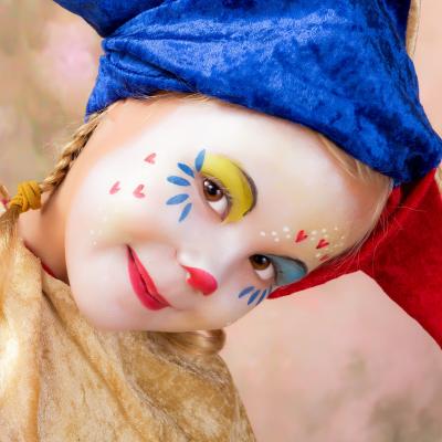Tradition très populaire au moment du Carnaval, le maquillage permet de se déguiser sans trop s'encombrer d'un masque et sublimera le costume de Carnaval ou le déguisement de votre enfant. Mais d'où v