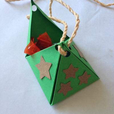 Un tuto pour apprendre à réaliser une pyramide en origami copie