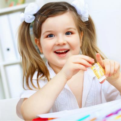 Si vous avez des décorations ou des petits morceaux de pâte à sel à ajouter sur votre objet, voici notre sélection de colles particulièrement adaptées pour la pâte à sel. Néanmoins, sachez qu'il est t