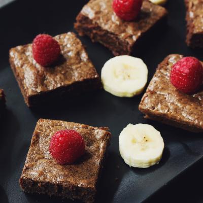 Une nouvelle recette de brownies à cuisiner pour les délicieux goûters à l'américaine. Cette recette de brownies est réalisé avec de noix décortiquées. Quel