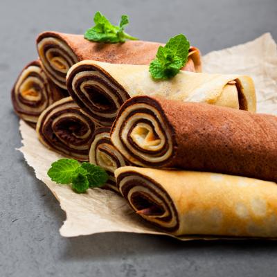 Cette recette de pâte à crêpes est une recette qui permettra de créer des crêpes bicolores très jolies. Une recette de crêpes simple pour réaliser des crêpes uniques avec vos enfants.