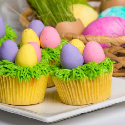 La recette des cupcakes chocolat de Pâques qui plaira aux petits comme aux grands. Une activité gourmande et drôle à faire en famille avant la chasse aux oeufs. Retrouvez toutes les informations et as