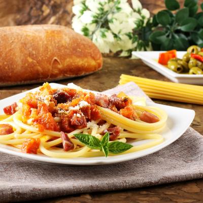 Recette de tagliatelles à cuisiner avec du jambon cru. Une recette pour cuisiner les pâtes aux légumes.  Recette illustrée pas à pas