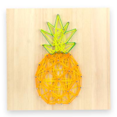 Le String Art est l’art d’agencer une ficelle entre des points pour former des motifs ! De plus en plus populaire, il permet de réaliser des superbes objets déco. Retrouvez toutes nos infos sur le Str