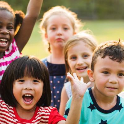 Un jeu sur le vocabulaire à faire partout ! Que ce soit en voiture, dans une salle d'attente, dans une file, sur la plage ... voici un jeu facile qui occupe les enfants et enrichit leur vocabulaire. U