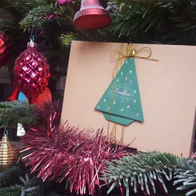 Tuto pour réaliser des tags sapins de Noël en origami avec les enfants