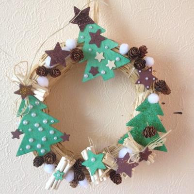 Une couronne de Noël en paille DIY à personnaliser