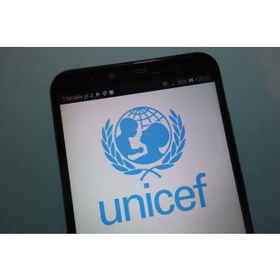L'Unicef, agence de l'ONU, a pour mission d'assurer à chaque enfant, santé, éducation, égalité et protection. Depuis plus de 60 ans, l'Unicef lutte pour le respect des droits des enfants. L'UNICEF est