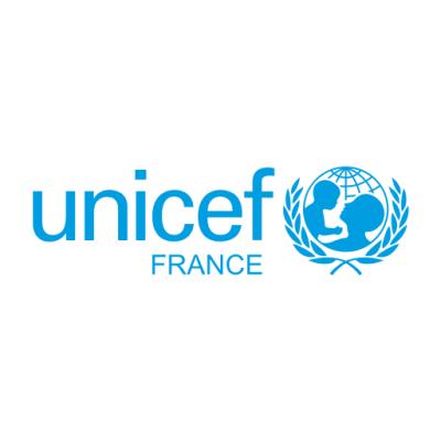 Réalisez une bague avec des perles bleues, pour soi-même ou pour que les enfants puissent l'offrir en cadeau.