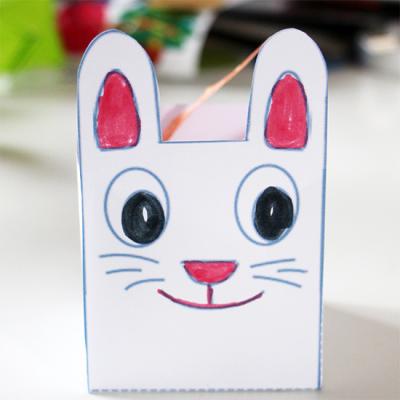 Lapin corbeille de Pâques