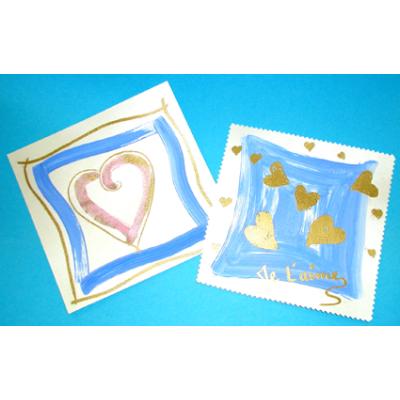 Réaliser une carte décorée de coeurs or et bleus