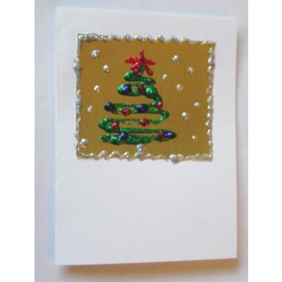 Carte décorée d'un sapin et de paillettes