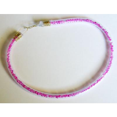 Fabriquer un collier fantaisie avec un tube remplis de perles de rocailles