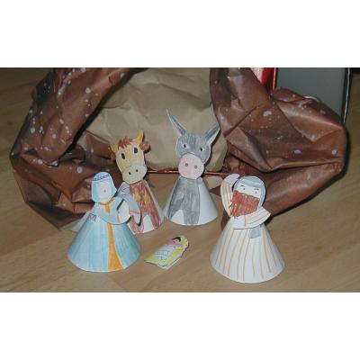 Petite Crèche de Noël en papier à placer devant le sapin