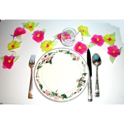 Guirlande de fleurs en décoration de table