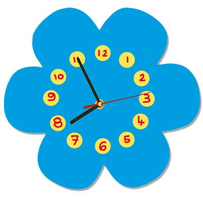Une  horloge en bois pour apprendre à lire l'heure
