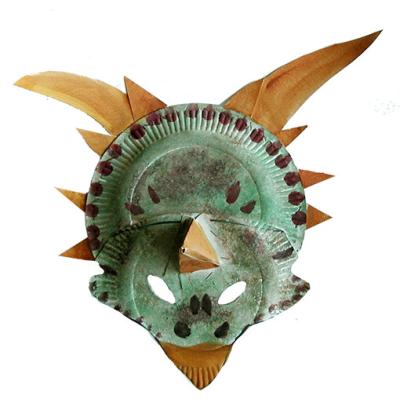 Réaliser un masque de dinosaure à 3 cornes