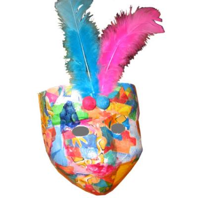 Masque bariolé à plumes