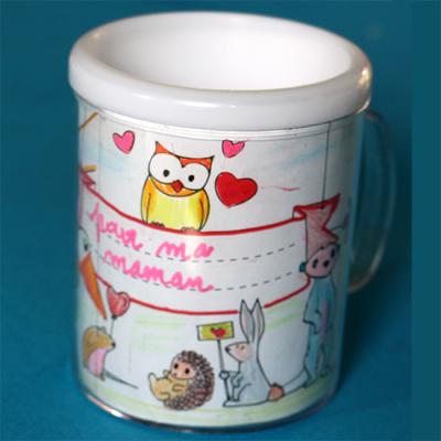 Mug personnalisé avec des coloriages, un cadeau de fête des mères