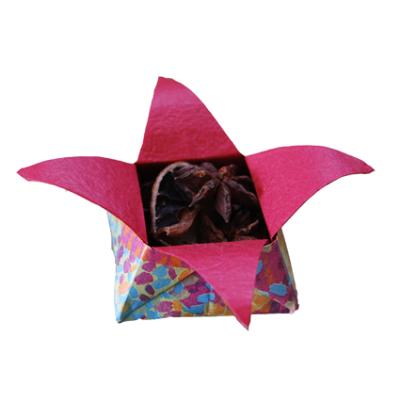 panier senteur décorée de fleurs