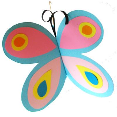 Fabriquer des papillons de papier pour le plaisir de son bébé